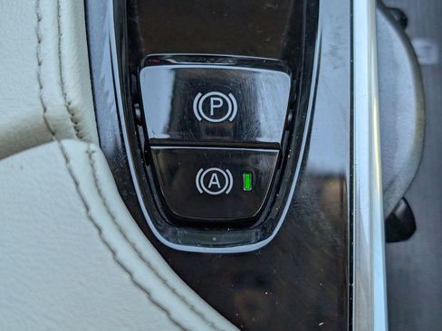 Used 2025 Volvo XC90 B6 Ultra w/ Lounge Package image 18