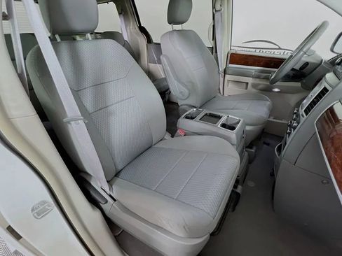 Used 2010 Chrysler Town & Country Touring w/ Family Value Group image 27