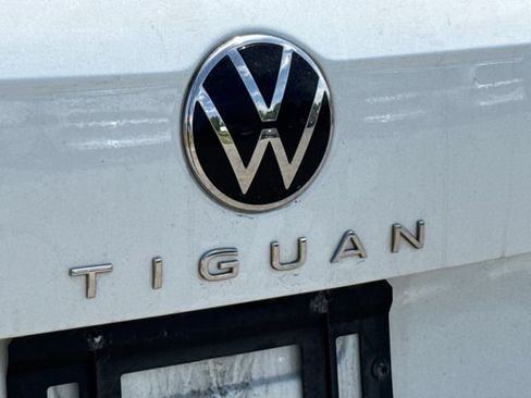 Used 2024 Volkswagen Tiguan SE R-Line AWD/4WD image 17