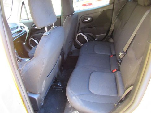 Used 2015 Jeep Renegade Latitude image 9