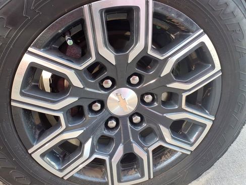 Used 2023 Chevrolet Colorado LT image 6