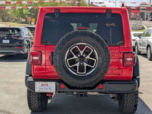 Used 2025 Jeep Wrangler Unlimited Rubicon image 3