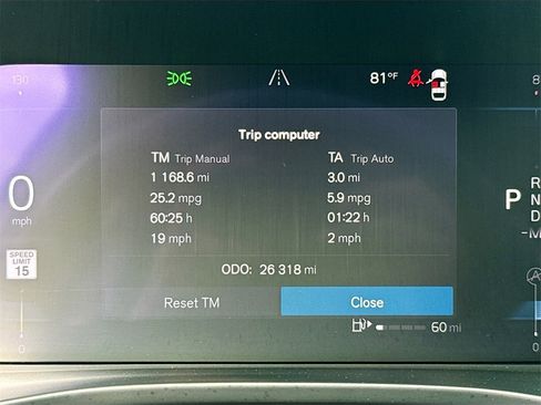 Used 2024 Volvo XC40 B5 Plus image 13