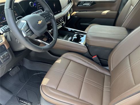 New 2026 Chevrolet Suburban High Country AWD/4WD image 11