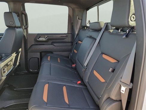 Used 2024 GMC Sierra 2500 AT4 w/ AT4 Preferred Package image 13