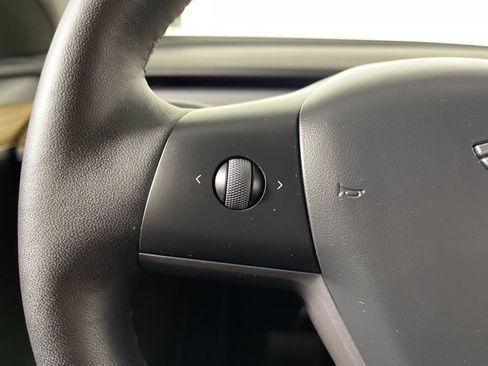 Used 2023 Tesla Model Y AWD image 26