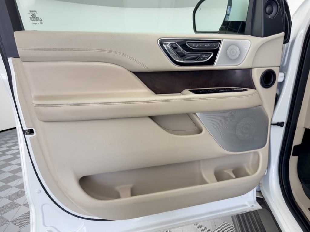 Used 2020 Lincoln Navigator Reserve w/ Equipment Group 208A Reserve AWD/4WD image 14