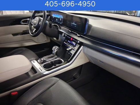 Used 2023 Kia Carnival SX Prestige image 8