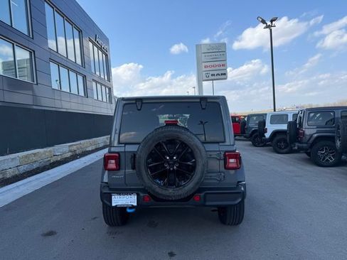 Used 2022 Jeep Wrangler Unlimited Sahara w/ Cold Weather Group AWD/4WD image 4