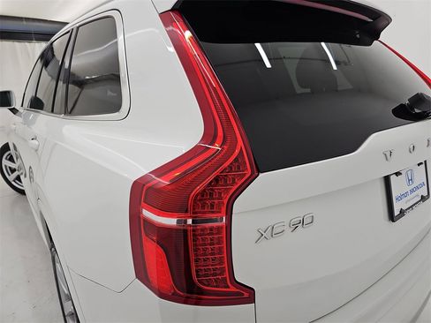 Used 2021 Volvo XC90 T5 Momentum image 45