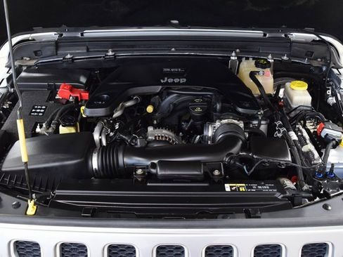 Used 2018 Jeep Wrangler Unlimited Sahara image 30