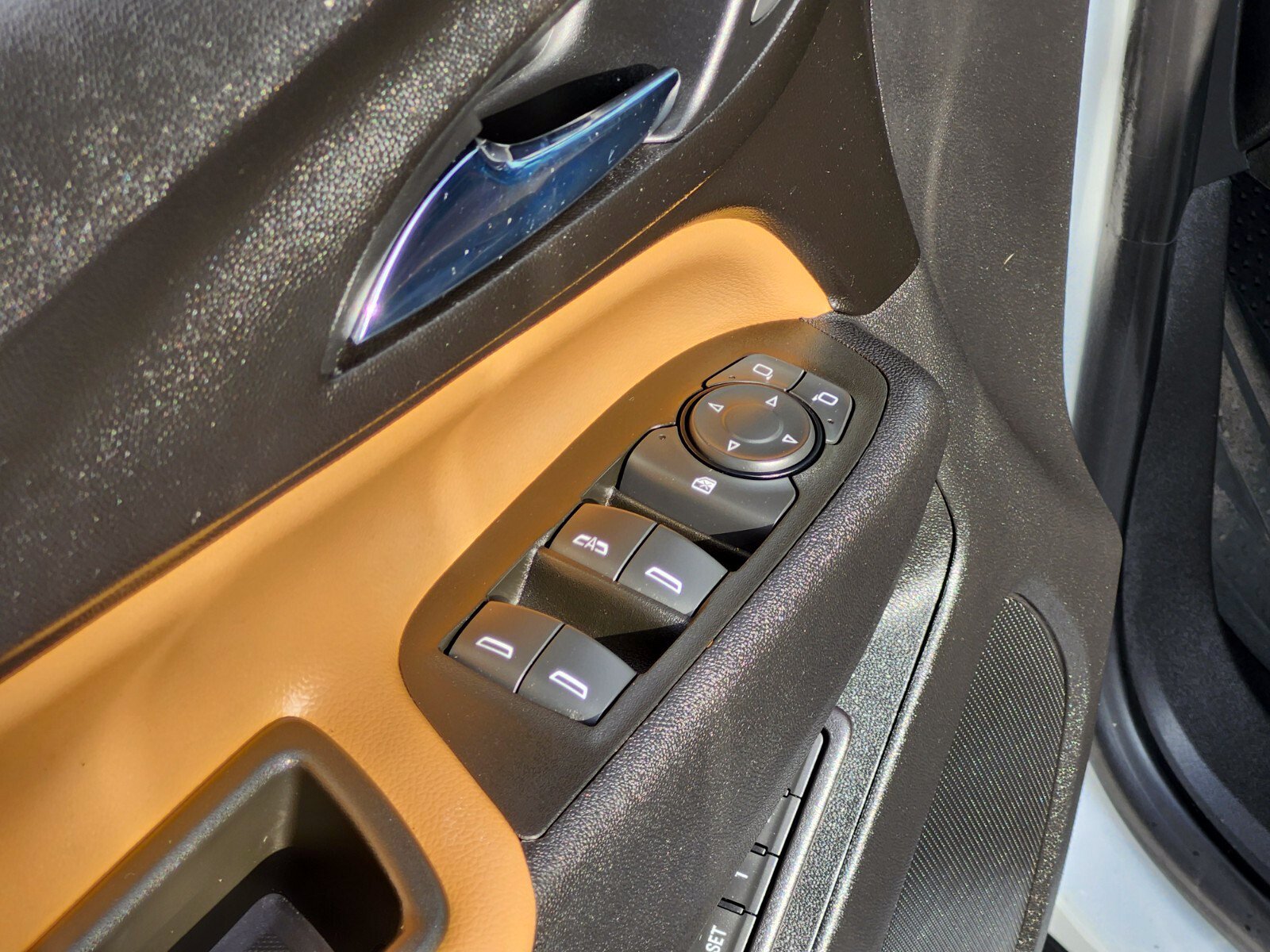 Used 2021 Chevrolet Equinox Premier FWD image 17