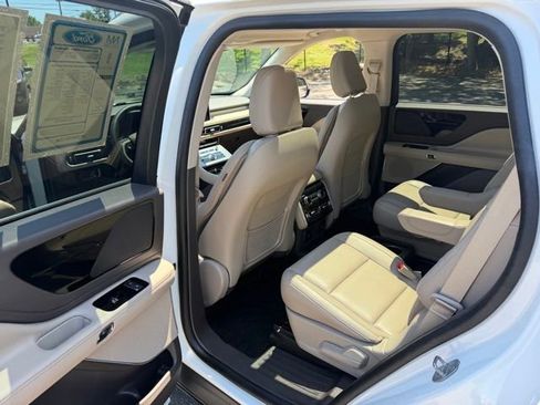 Used 2022 Lincoln Aviator AWD w/ Premium Package image 22