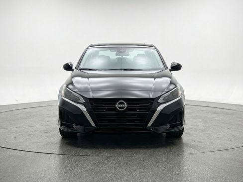 Used 2025 Nissan Altima 2.5 SV FWD image 2