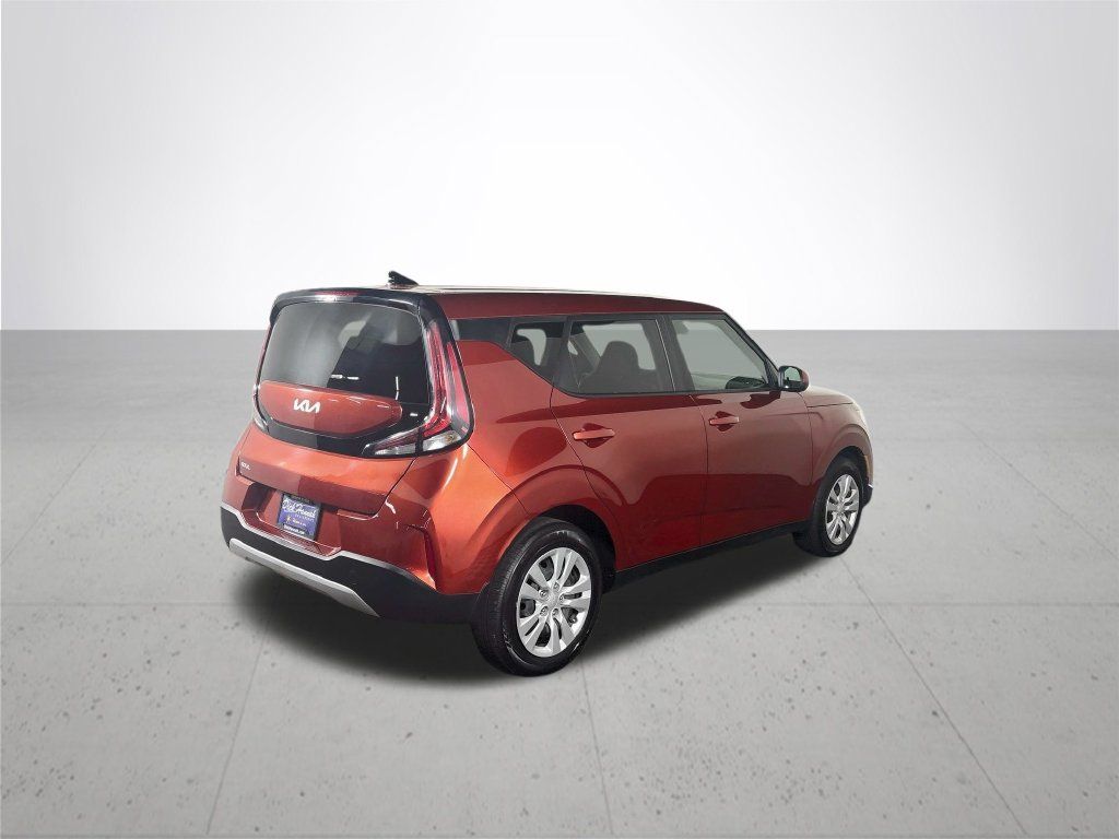 Used 2025 Kia Soul LX FWD image 6