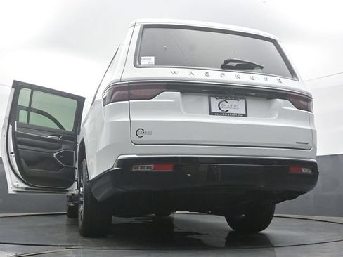 Used 2024 Jeep Wagoneer L Series II w/ Flexible Seating Group AWD/4WD image 60
