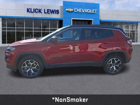 Used 2025 Jeep Compass Limited AWD/4WD image 4
