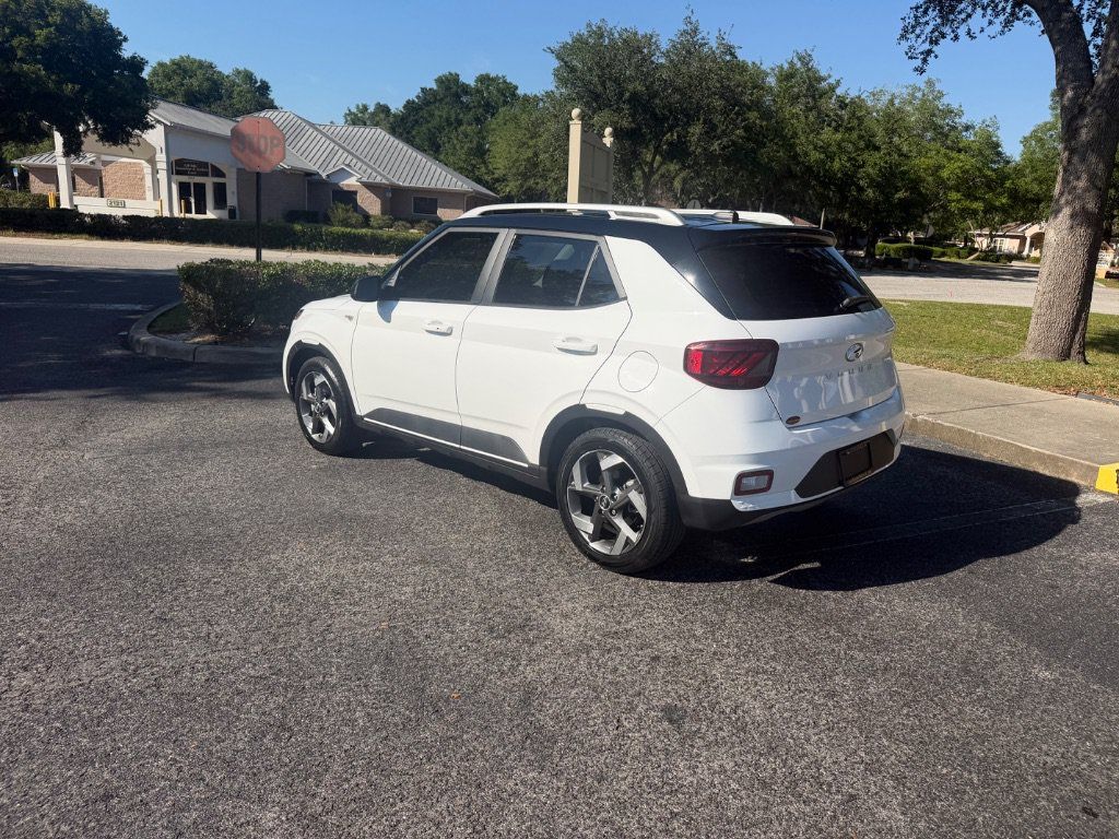Used 2024 Hyundai Venue Limited FWD image 10