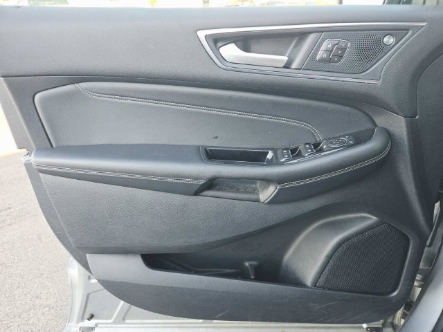 Used 2020 Ford Edge Titanium FWD image 29