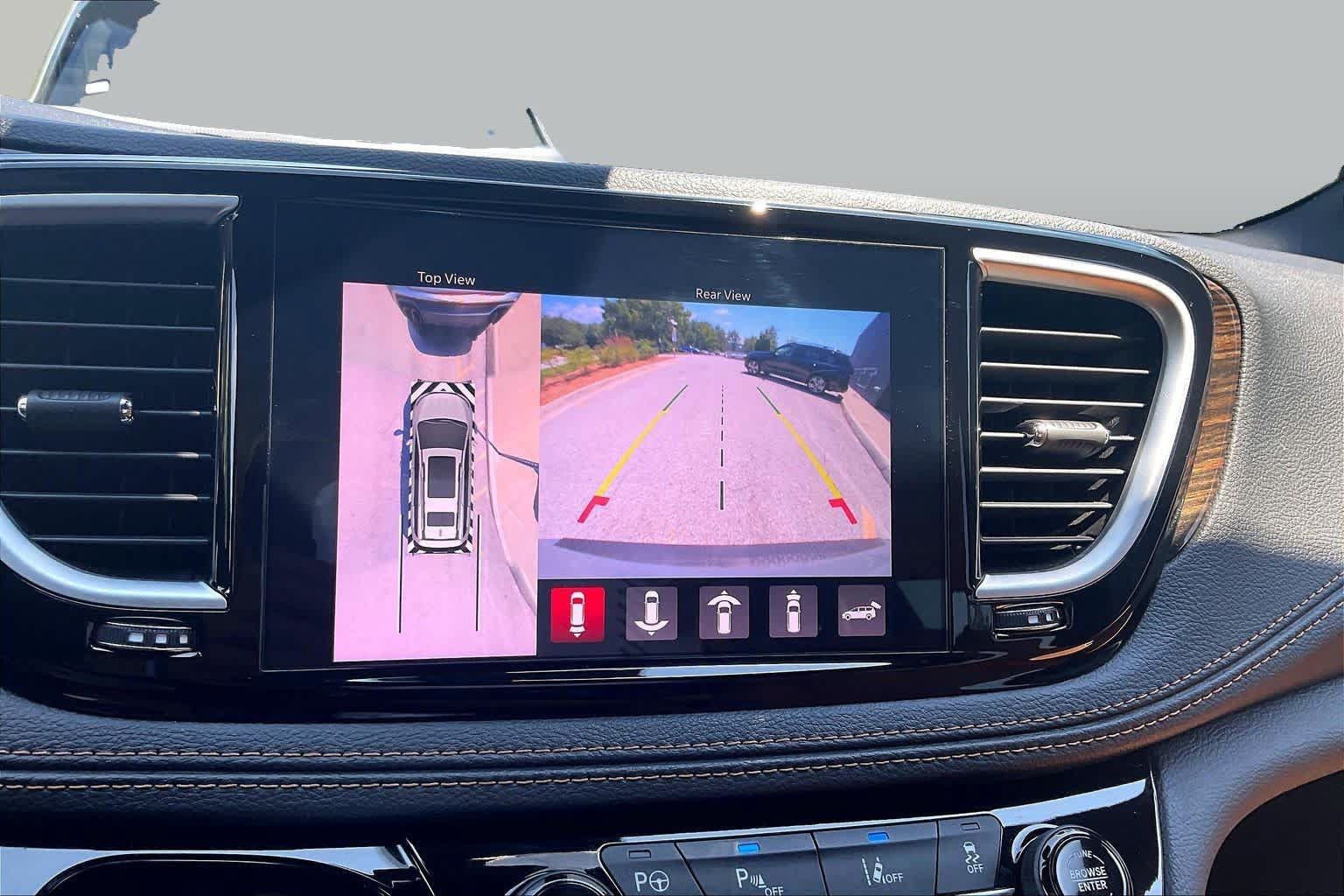 Used 2023 Chrysler Pacifica Pinnacle FWD image 30