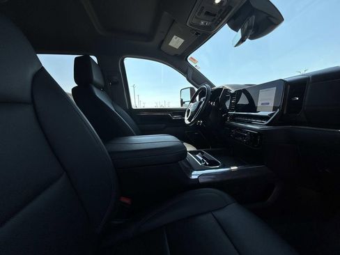 Used 2024 Chevrolet Silverado 2500 LTZ w/ LTZ Premium Package AWD/4WD image 14
