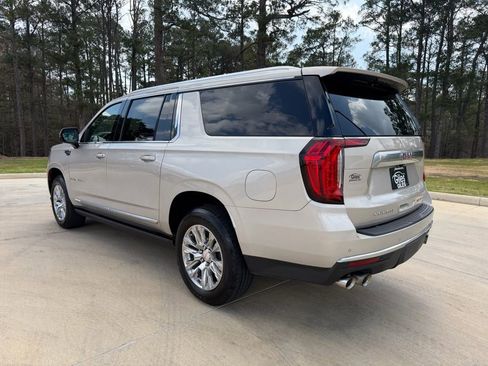 Used 2021 GMC Yukon XL Denali image 2