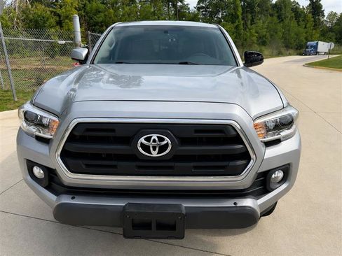 Used 2017 Toyota Tacoma SR5 w/ Tow Package AWD/4WD image 2