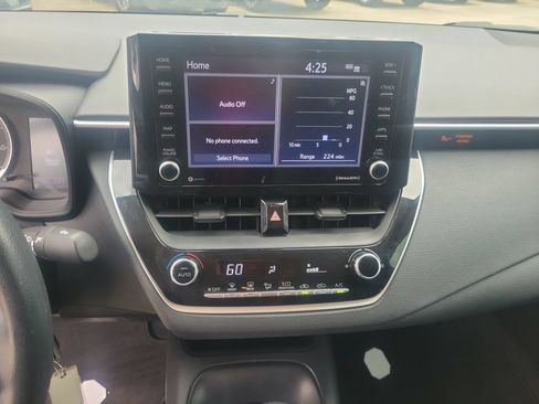 Used 2022 Toyota Corolla LE FWD image 27