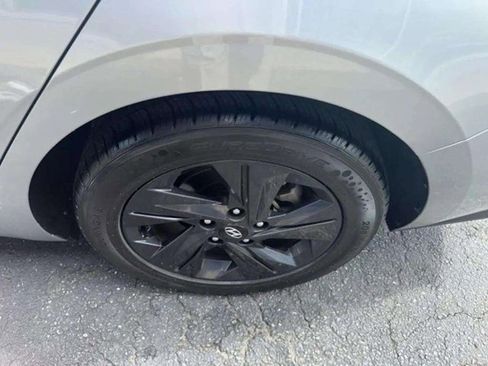 Used 2023 Hyundai Elantra SEL image 19