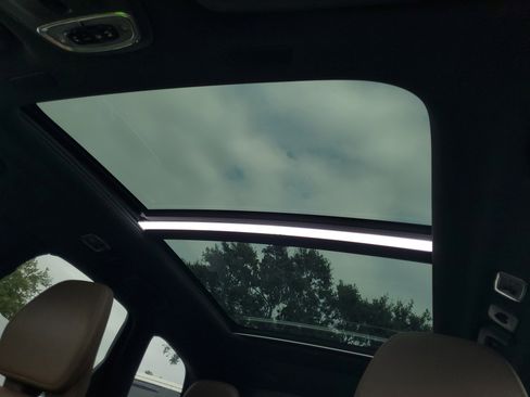 Used 2019 Volvo XC60 T5 Momentum w/ Multimedia Package image 30