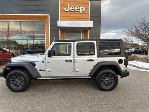 Used 2024 Jeep Wrangler Sport S image 9