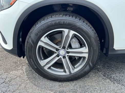 Used 2017 Mercedes-Benz GLC 300 4MATIC w/ Premium 1 Package image 9