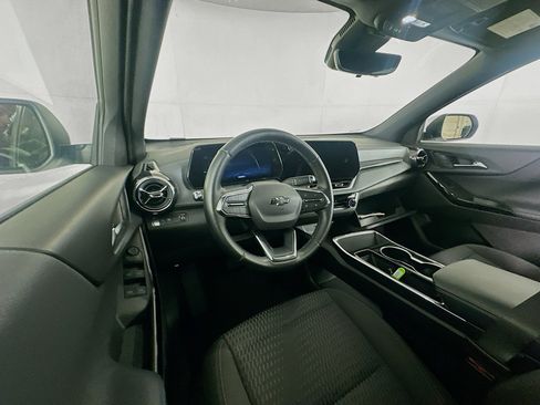 Used 2025 Chevrolet Equinox LT w/ Safety and Technology Package FWD image 18