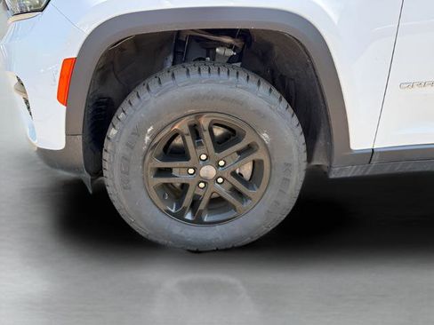 Used 2023 Jeep Grand Cherokee Laredo AWD/4WD image 23
