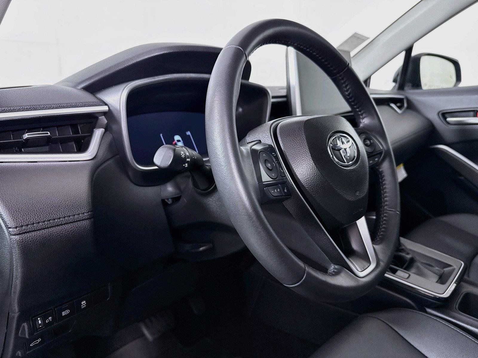 Used 2026 Toyota Corolla Cross XLE w/ Convenience Package FWD image 4