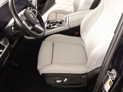 Used 2025 BMW X7 xDrive40i image 11