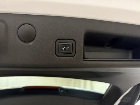 Used 2018 Chevrolet Equinox Premier AWD/4WD image 12