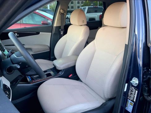 Used 2019 Kia Sorento LX AWD/4WD image 8