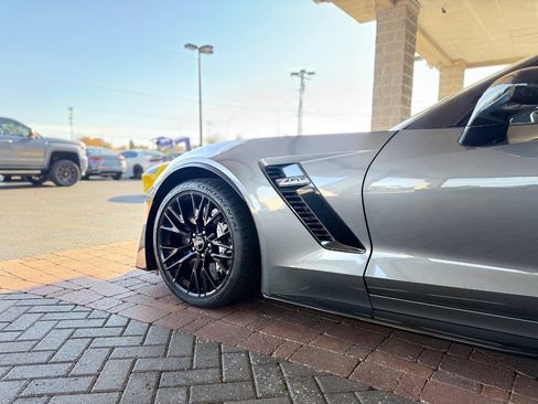 Used 2015 Chevrolet Corvette Z06 w/ 3LZ Preferred Equipment Group RWD image 7