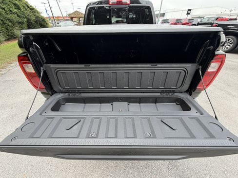 Used 2023 GMC Canyon AT4 w/ AT4 Premium Package AWD/4WD image 10