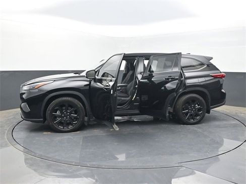 Used 2023 Toyota Highlander LE image 54