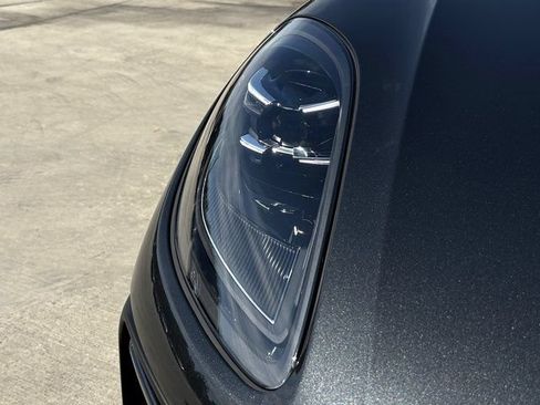 Certified 2026 Porsche Macan AWD/4WD image 12