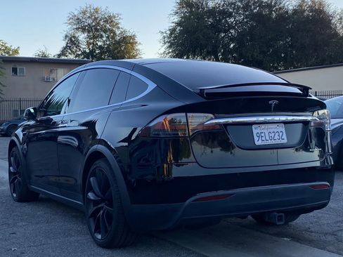 Used 2020 Tesla Model X Long Range image 2