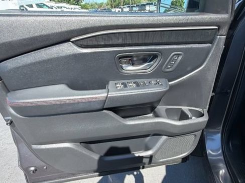 Used 2025 Honda Pilot Black Edition image 19