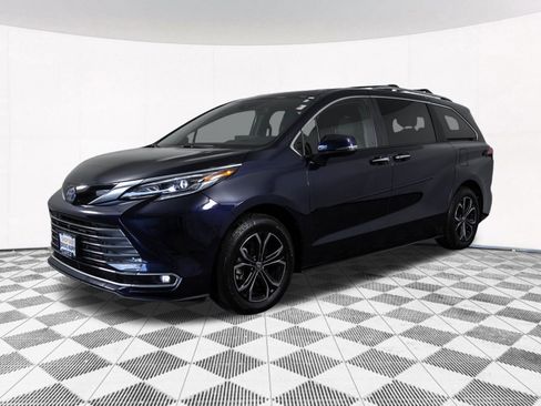 Used 2025 Toyota Sienna Platinum AWD/4WD image 13