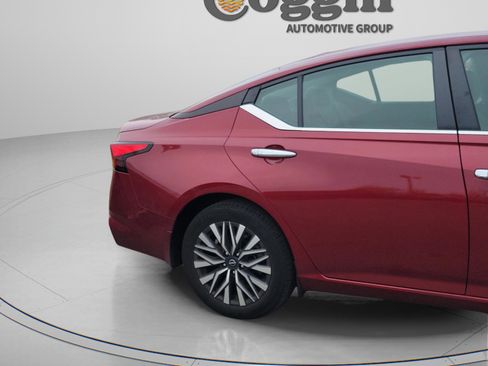 Used 2024 Nissan Altima 2.5 SV image 10