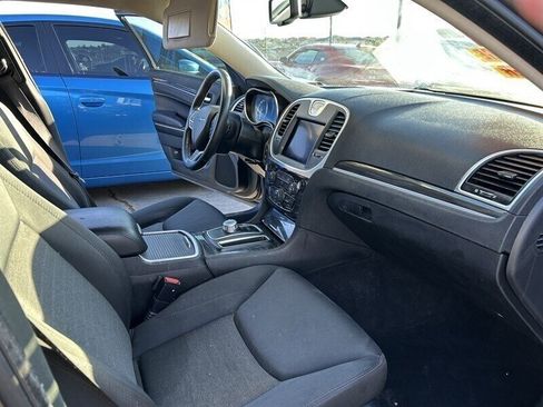 Used 2020 Chrysler 300 Touring image 26