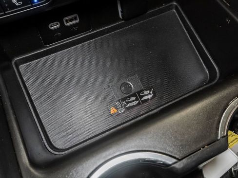 Used 2023 Chevrolet Suburban Premier image 23