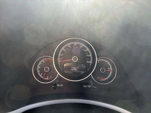 Used 2018 Volkswagen Beetle 2.0T S FWD image 15
