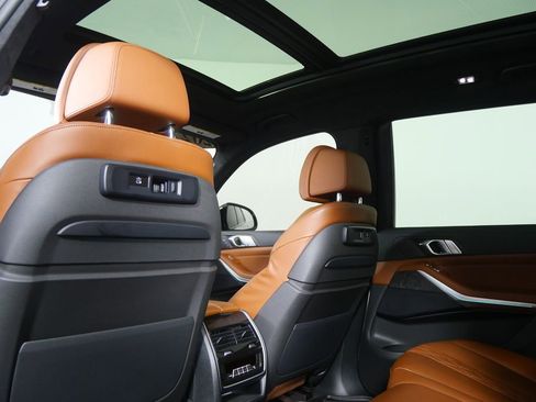 Used 2022 BMW X7 xDrive40i w/ M Sport Package image 22